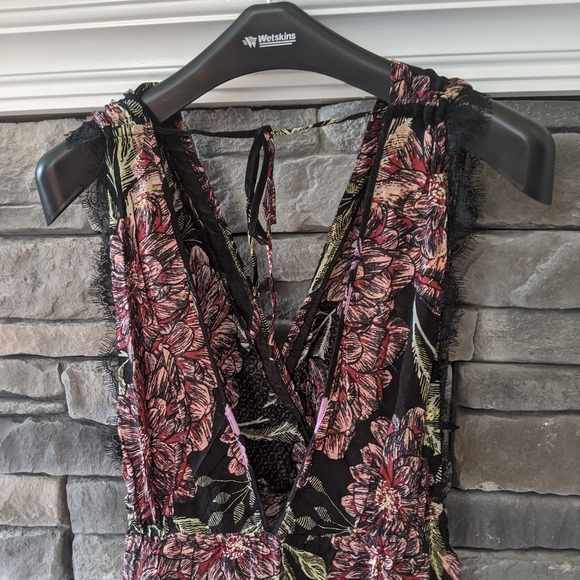 Flower Summer Dress with Lace Detail - size S - Picture 3 of 7